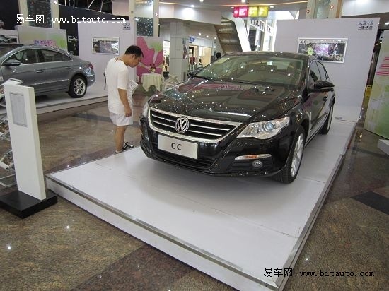 问界M9首次成为市长国际经济顾问团会议指定用车 展示“重庆造